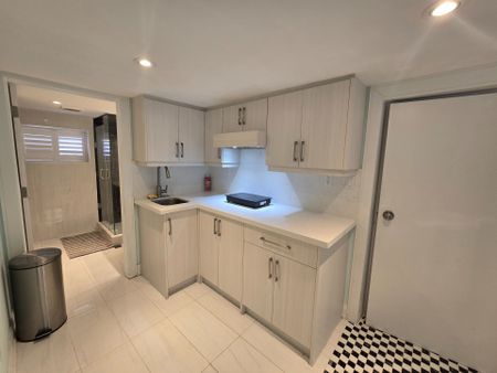 For Lease - 1078 Sawyer Avenue, Mississauga, Ontario - Photo 2