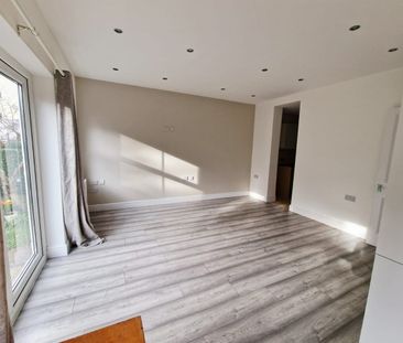 1 Bed Flat, London, SW16 - Photo 1