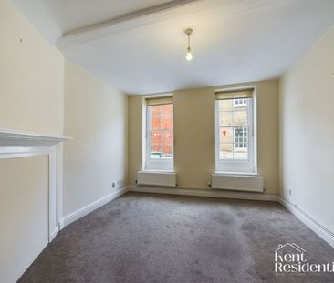 3 bed flat to rent in The Precinct, Rochester, ME1 - Photo 4