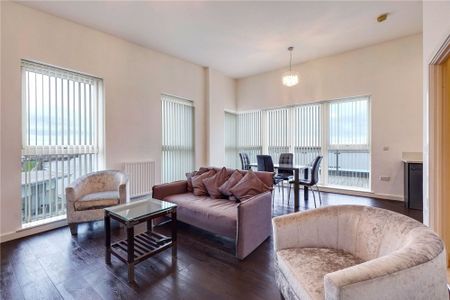 3 bed penthouse to rent in Clovelly Place, Greenhithe, DA9 - Photo 2