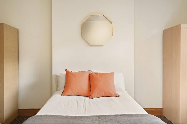 1 bedroom in a house share to rent - Photo 1