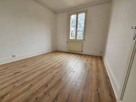 Location Appartement 4 pièces 103m² ST CHAMOND 42400 - Photo 4