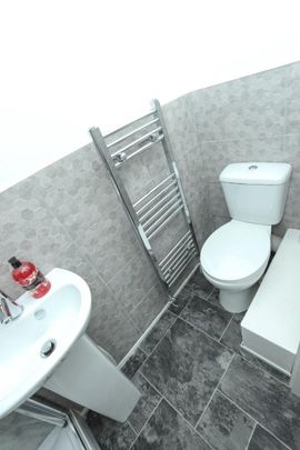 4 bedroom House To Let - Photo 1