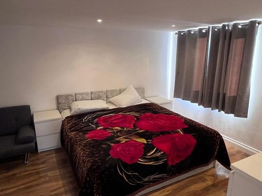 6 bedroom terraced house to rent - Photo 1