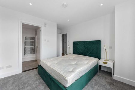 A recently refurbished two bedroom apartment in a convenient City location - Photo 5