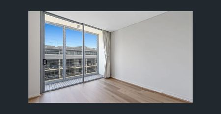 Modern Top Floor Apartment With Panoramic Views - Partly Furnished - Photo 2