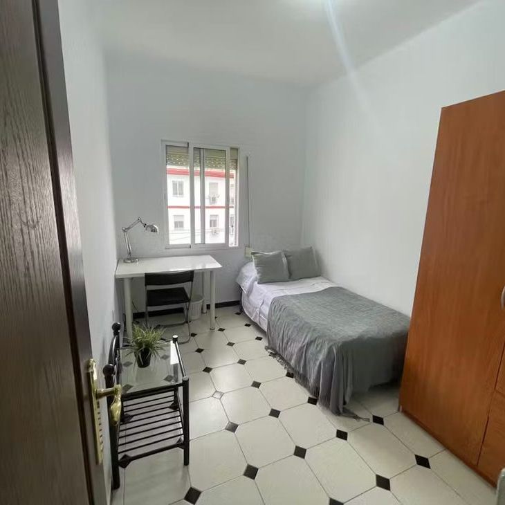 Calle López de Gomara, Sevilla, Andalusia 41010 - Photo 1