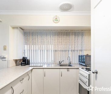 16 Emperor Close, Seville Grove WA 6112 - Photo 6