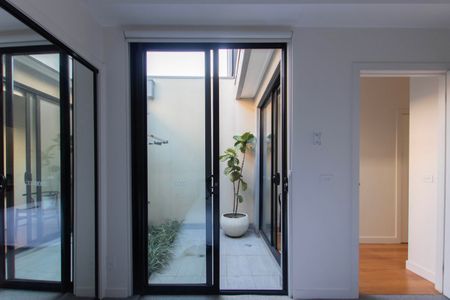 Townhouse in the Heart of Brunswick West - Photo 2