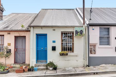 House with 1 bedroom & 1 bathroom - Photo 4