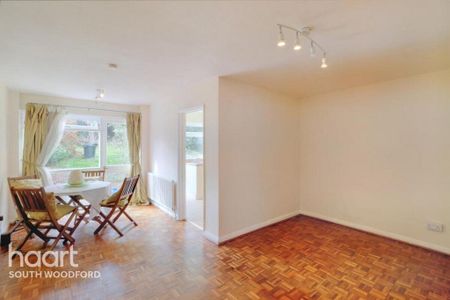 3 bedroom end of terrace house to rent - Photo 2