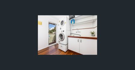 Exceptional Location, Low Maintenance - Photo 4