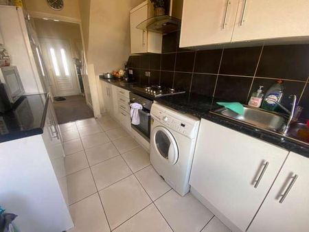 Commonwealth Avenue, Hayes, UB3 - Photo 5