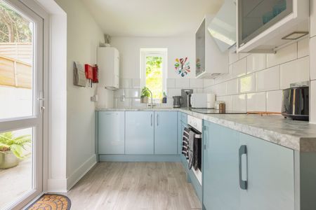 2 Bed Terraced House, Rochester Street, BN2 - Photo 4