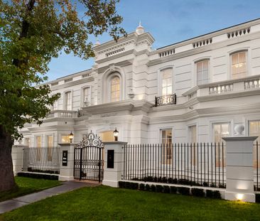 A Landmark Residence of Architectural Distinction - Photo 6
