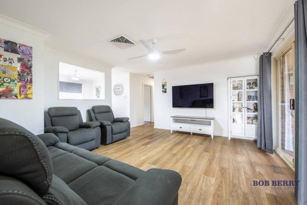 Spacious 4-Bedroom Family Home in Quiet Cul-de-Sac - Photo 1