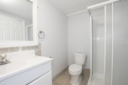 **ALL UTILITIES INCLUDED** 2 Bedroom Unit in the North End!! - Photo 5