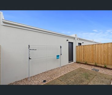 17 Corinth St, Manor Lakes, Vic 3024 - Photo 4