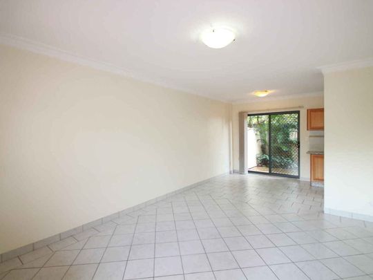 Courtyard comfort meets unbeatable convenience - Photo 1