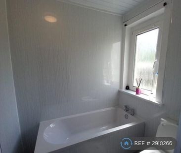 3 bedroom flat to rent - Photo 6