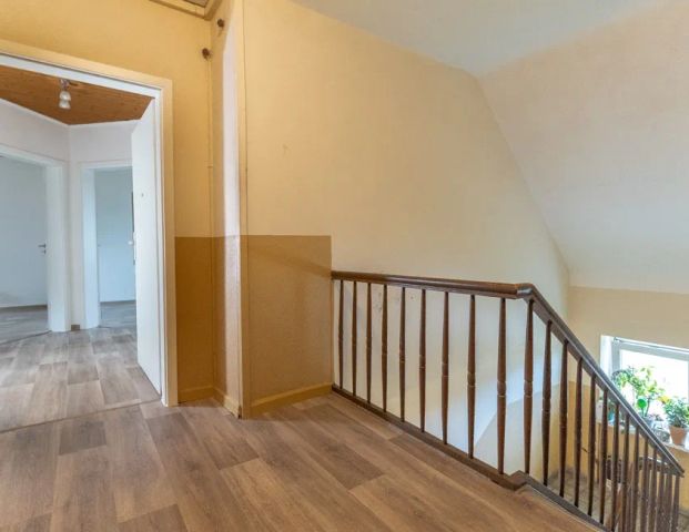 Ca. 51 m² große 2-Zimmer-Dachgeschosswohnung mit Tageslichtbad in Hagen-Eilpe - Foto 1