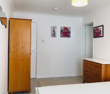 4 bedroom terraced house to rent - Photo 3