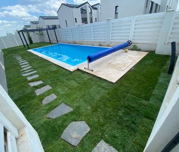 Compound villa - Photo 1
