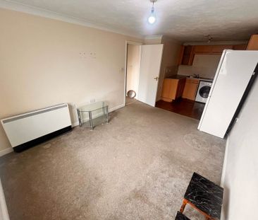 Price Reduced £1,000 pcm - Available Now - Part Furnished - Photo 5