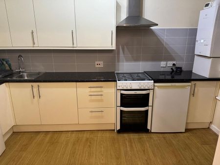 2 bedroom flat to rent - Photo 2