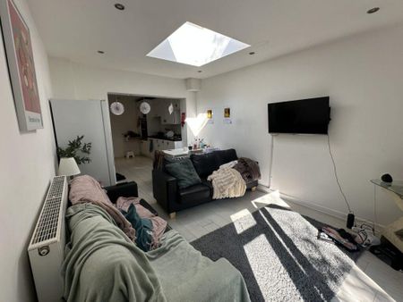 6 bedroom mews to rent - Photo 4