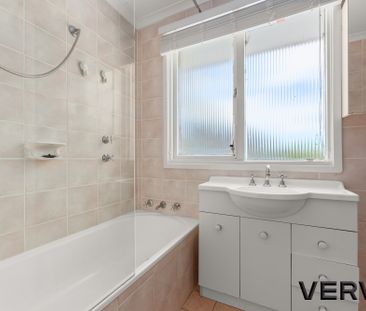 DELIGHTFUL THREE-BEDROOM HOME - Photo 5