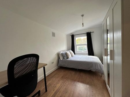 4 bedroom terraced house to rent - Photo 2