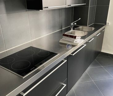 A LOUER DANS UN IMMEUBLE ANCIEN DE LA VIEILLE VILLE, - Photo 2