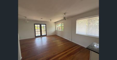Comfortable Living in a Convenient Beenleigh Location - Photo 2