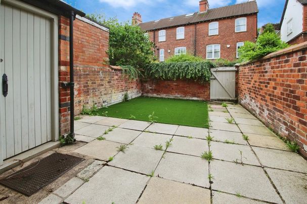 2 bedroom terraced house to rent - Photo 1