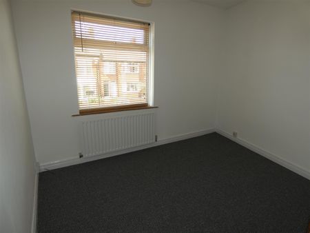 2 bed flat to rent in Biddlestone Road, Heaton - Photo 2