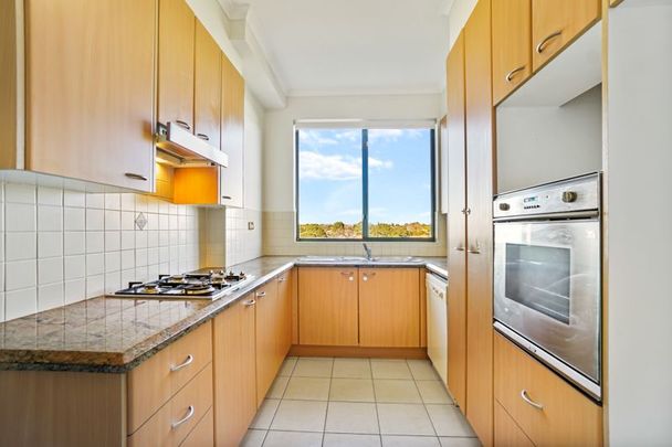 Very Bright Two Bedroom Apartment with District Views... - Photo 1