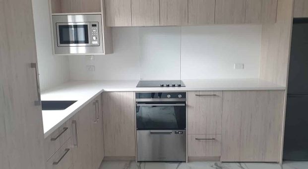 Modern 2bdrm Town House near CBD - Photo 1