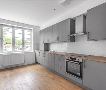 Newly refurbished and spacious ground floor apartment with its own ... - Photo 3