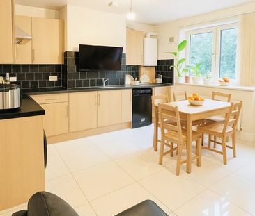 Room in a Shared Flat, Gated, SE16 - Photo 5