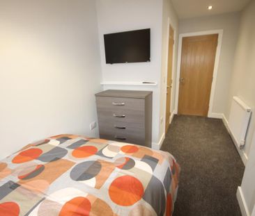 1 bedroom in a house share to rent - Photo 2