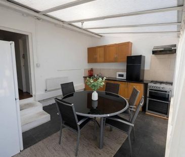 1 bedroom in a house share to rent - Photo 6