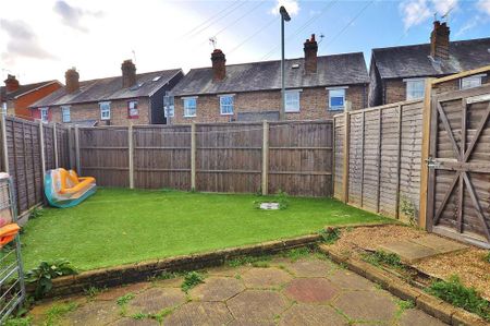 4 bedroom detached house to rent - Photo 4