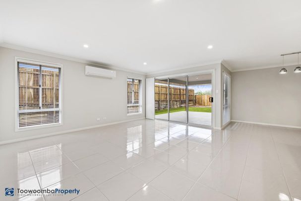 Sophisticated and spacious. Beautifully presented contemporary family home, what an opportunity! - Photo 1