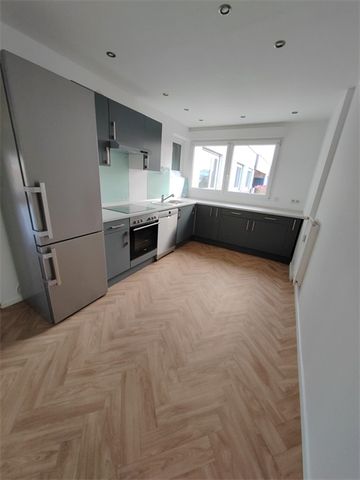 Location Appartement 4 pièces 83m² - Photo 2