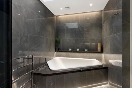 3 bedroom flat to rent - Photo 5