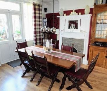 4 Bed Semi-Detached House, Farley Hill, LU1 - Photo 2