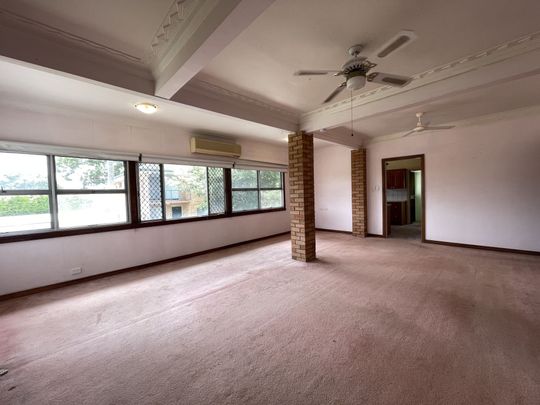 Large & airy open plan - Photo 1