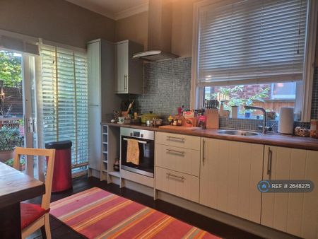 2 bedroom flat to rent - Photo 5