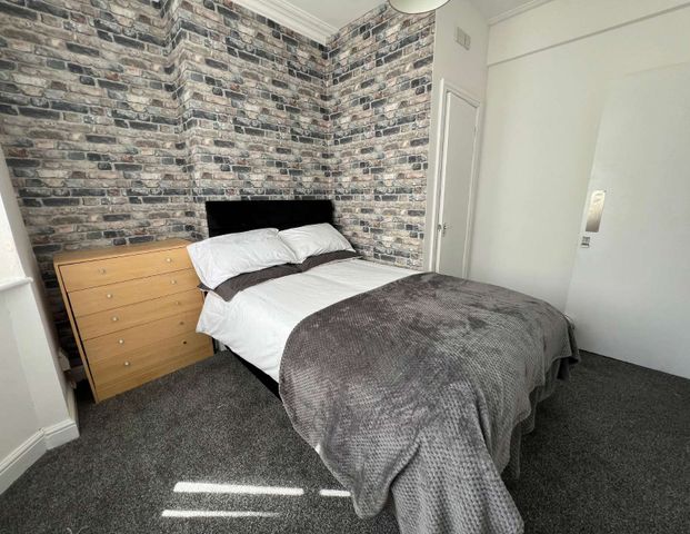 Weston Street Room 2 - Photo 1